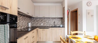 Apartamento 'Night and Day 3' con vistas a las montañas, jardín privado y Wi-Fi