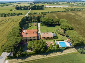 Exterior - Holiday Apartment 'Podere Nuti - 1 "La Regola" with Shared Pool, Terrace & Wi-Fi (Cecina)