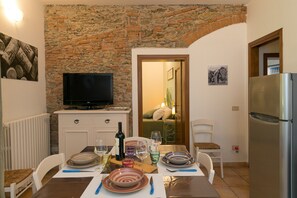 Dining - Holiday Apartment 'Podere Nuti - 1 "La Regola" with Shared Pool, Terrace & Wi-Fi (Cecina)