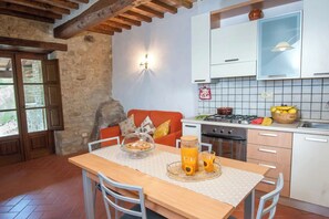 Dining - Farmhouse "Pilari Intera Struttura" with Private Pool & Wi-Fi (Cortona)