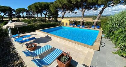 Apartment 'Podere Nuti - 2 Beloro' with Shared Pool, Shared Garden, and Wi-Fi