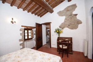 2 bedrooms, iron/ironing board, free WiFi, bed sheets - Apartment "Pilari Castagnolo" with Mountain View, Shared Pool & Wi-Fi (Cortona)