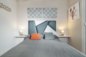 Tabla de planchar con plancha, wifi gratis y ropa de cama 