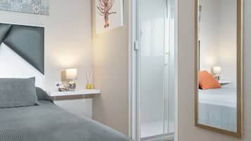 Een strijkplank/strijkijzer, gratis wifi, beddengoed