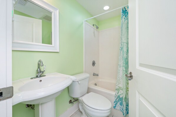 A bathroom with a sink, toilet, and bathtub.