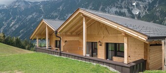 Chalet "Blosegghof Almwiese" con vista sulle montagne, terrazza privata e Wi-Fi