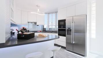 Fridge, microwave, oven, stovetop