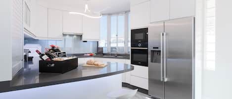 Fridge, microwave, oven, stovetop