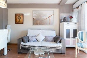 TV - Apartment "Playa 5 Primera Linea" with Sea View, Private Terrace and Wi-Fi (Fuengirola)