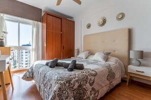 1 bedroom, free WiFi, bed sheets - Apartment "Playa 5 Primera Linea" with Sea View, Private Terrace and Wi-Fi (Fuengirola)