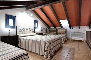 3 bedrooms, free WiFi, bed sheets - Holiday Home 'Casa Mari Carmen 1' with Private Pool, Private Terrace and Wi-Fi (Conil de la Frontera)