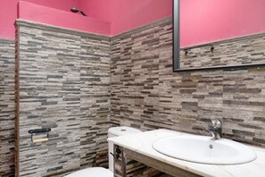 Shower - Holiday Home 'Casa Mari Carmen 1' with Private Pool, Private Terrace and Wi-Fi (Conil de la Frontera)