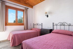 2 bedrooms, bed sheets - Holiday Home 'Casa Mari Carmen 2 ' with Private Pool, Private Terrace and Air Conditioning (Conil de la Frontera)