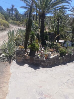Property grounds - Holiday Home "Casa Grenado" with Sea Views, Private Balcony & Wi-Fi (vallehermoso tazo)