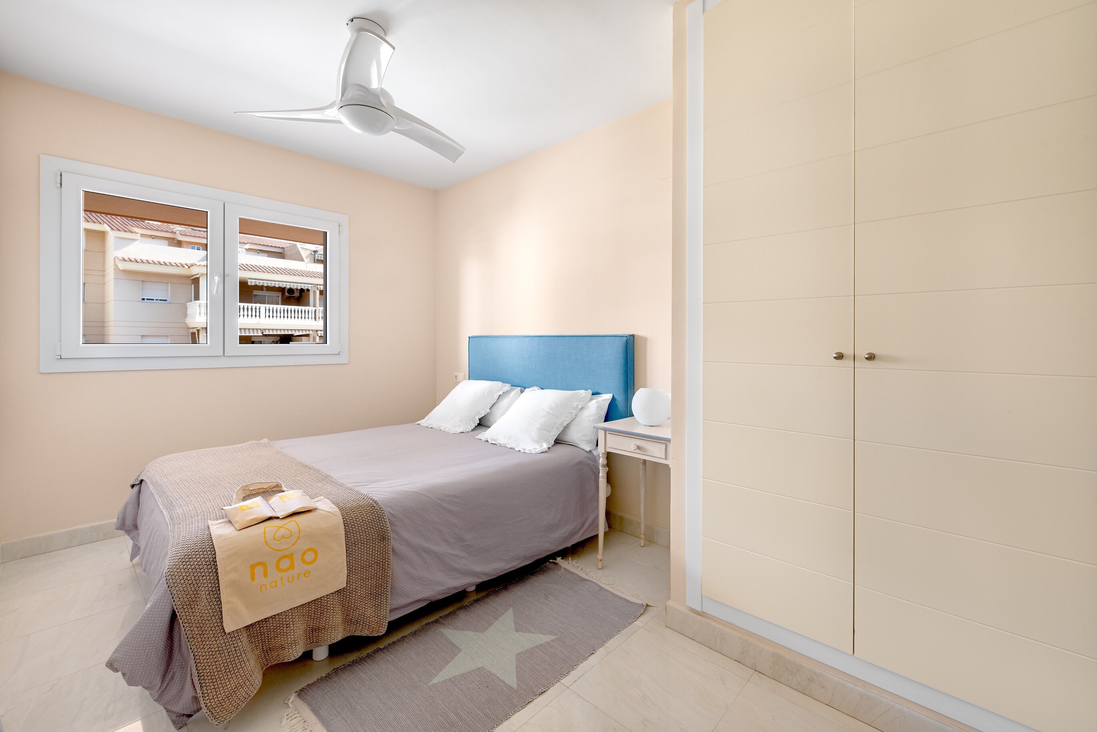 2 habitaciones, tabla de planchar con plancha y wifi gratis 