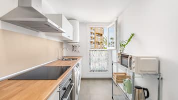 Réfrigérateur, micro-ondes, four, plaque de cuisson