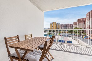 Outdoor dining - Apartment 'Lopimar Playa' with Private Terrace, Wi-Fi and Air Conditioning (Canet de Berenguer)