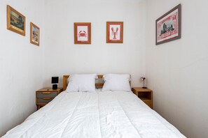 3 chambres, fer et planche à repasser