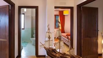 4 slaapkamers, een strijkplank/strijkijzer, gratis wifi, beddengoed