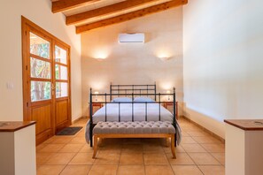 3 makuuhuonetta, työpöytä, silitysrauta/-lauta, ilmainen Wi-Fi