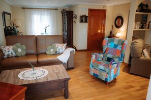 Fernseher, Kamin, Videospiele, DVD-Player