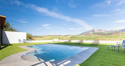 Chalet 'Casa Rural Paradise Holidays' con vistas a la montaña, piscina, Wi-Fi y aire acondicionado