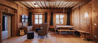 Ferienhaus 'Alpin Chalet Samer' mit Bergblick, privater Terrasse und WLAN