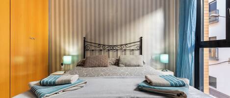 2 bedrooms, iron/ironing board, free WiFi, bed sheets