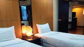 標準雙床房 | 1 間臥室、客房內保險箱、筆電工作空間、遮光布/窗簾