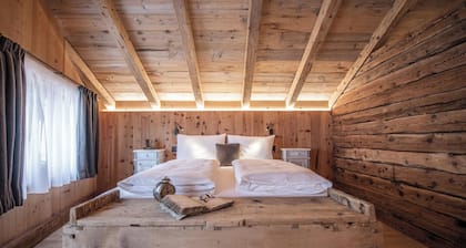 Ferienwohnung 'Ciasa Somuer - Sotletet' mit Bergblick, Balkon und WLAN