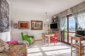 TV - Apartment 'Leopolda' with Private Terrace, Wi-Fi and Air Conditioning (Firenze)