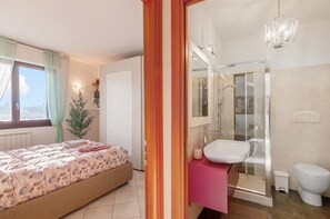 Shower, hair dryer, towels - Apartment 'Leopolda' with Private Terrace, Wi-Fi and Air Conditioning (Firenze)