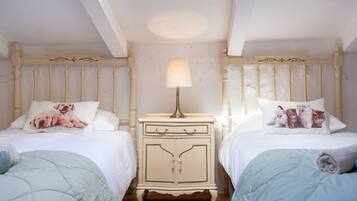 4 bedrooms, iron/ironing board, free WiFi, bed sheets