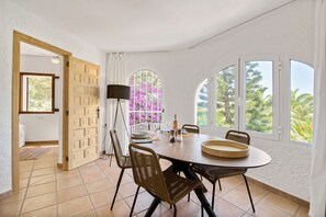 Dining - Villa 'El Dormilon' with Private Pool, Private Terrace and Wi-Fi (Panorama)