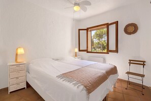 3 chambres, accès au Wi-Fi (inclus), literie fournie