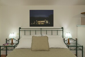 Free WiFi, bed sheets - Studio Apartment 'Podere Nuti - Monolocale L'Eccezione' with Shared Pool and Air Conditioning (Cecina)