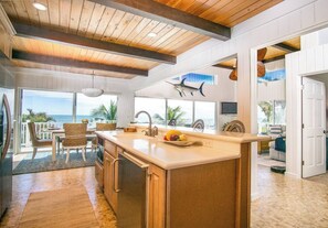 Unclassified image, 4 of 50, button