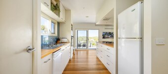 BREWSTER 6 BEDROOMS, VIEWS, WALK TO THE BEACH, HOT SPRINGS, RETREAT IN RYE