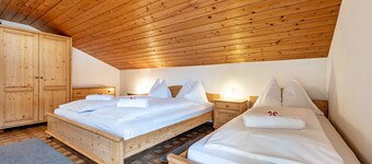 Appartamento per vacanze "Manuel's App Watschinger - Enzian" con vista sulle montagne e balcone