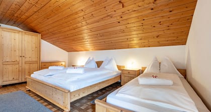 Apartamento vacacional "Manuel's App Watschinger - Enzian" con vistas a la montaña, balcón y Wi-Fi