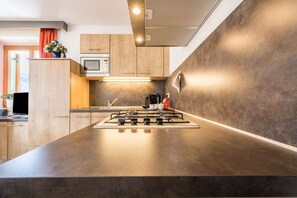 Fridge, microwave, stovetop, dishwasher - Holiday Apartment "Manuel's App Watschinger -Edelweiss" with Mountain View, Balcony & Wi-Fi (Sexten)