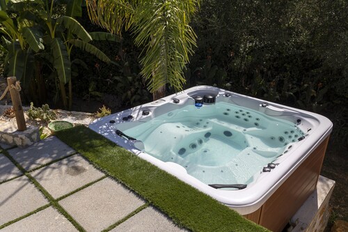 Villa 'Il Melograno' with Private Terrace,  Jacuzzi, Wi-Fi and Air Conditioning