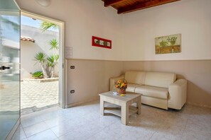 TV - Apartment 'Oasi Lamia - 5' with Shared Pool, Wi-Fi and Air Conditioning (Mazara del vallo)