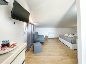 Interior - Apartment 'In Villa Con Piscina' with Sea View, Wi-Fi and Air Conditioning (Fontane Bianche)