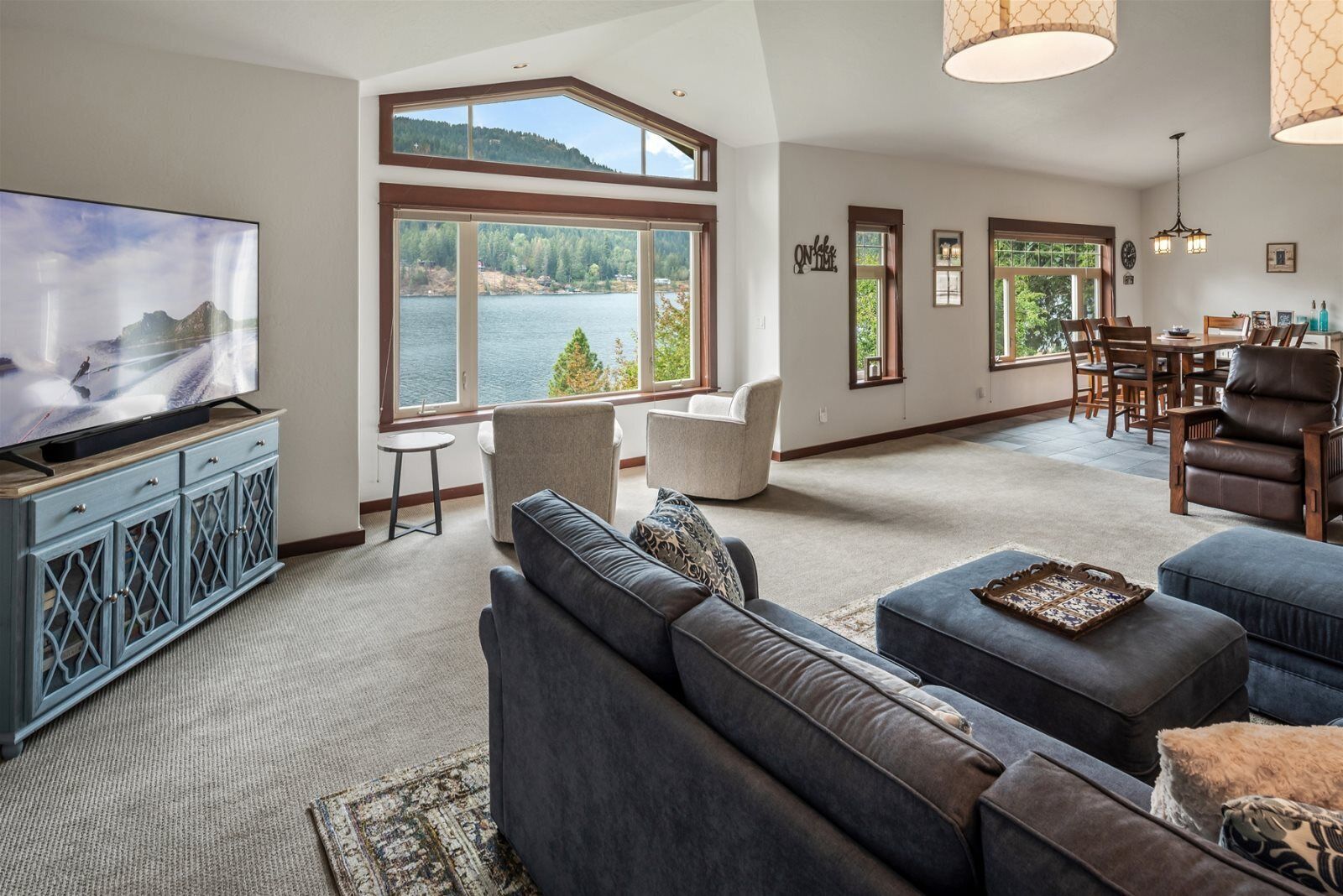 Private Family Home & Acreage on Garfield Bay