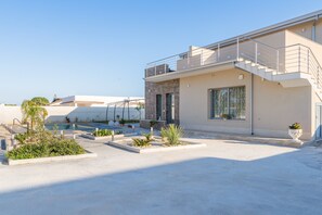 Exterior - Apartment 'Sud In Villa Sele' with Sea View, Wi-Fi and Air Conditioning (Fontane Bianche)
