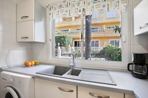 Fridge, microwave, stovetop, dishwasher