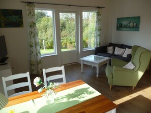 Télévision, lecteur de DVD, livres, vidéothÚque