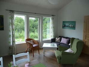 Télévision, lecteur de DVD, livres, vidéothÚque