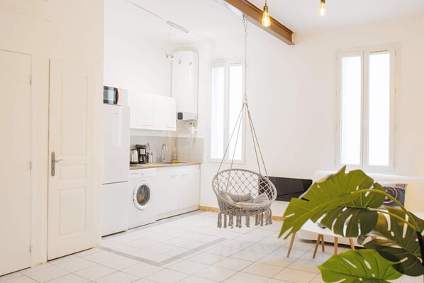 Classic Apartment | Living area - GregBnb - Le Valbourdin - Toulon Ouest (Toulon)